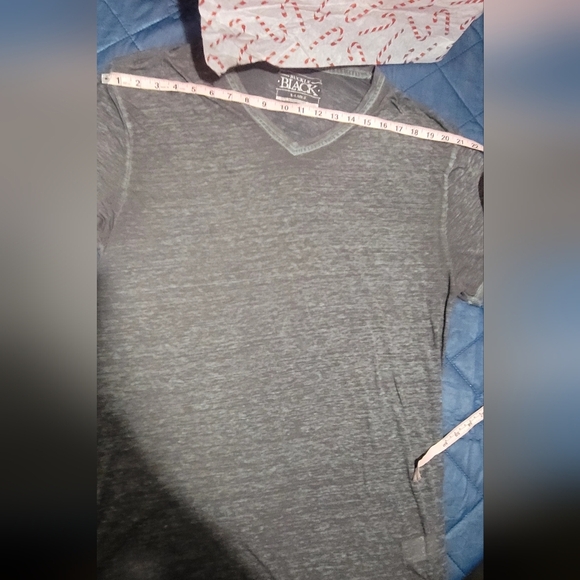 Mens Buckle Black V-neck Tshirt. Gray With Heather Pattern. Size XL - Picture 6 of 10